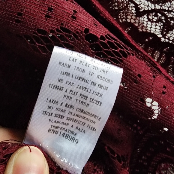 Emerette burgundy lace shawl - Picture 5 of 6